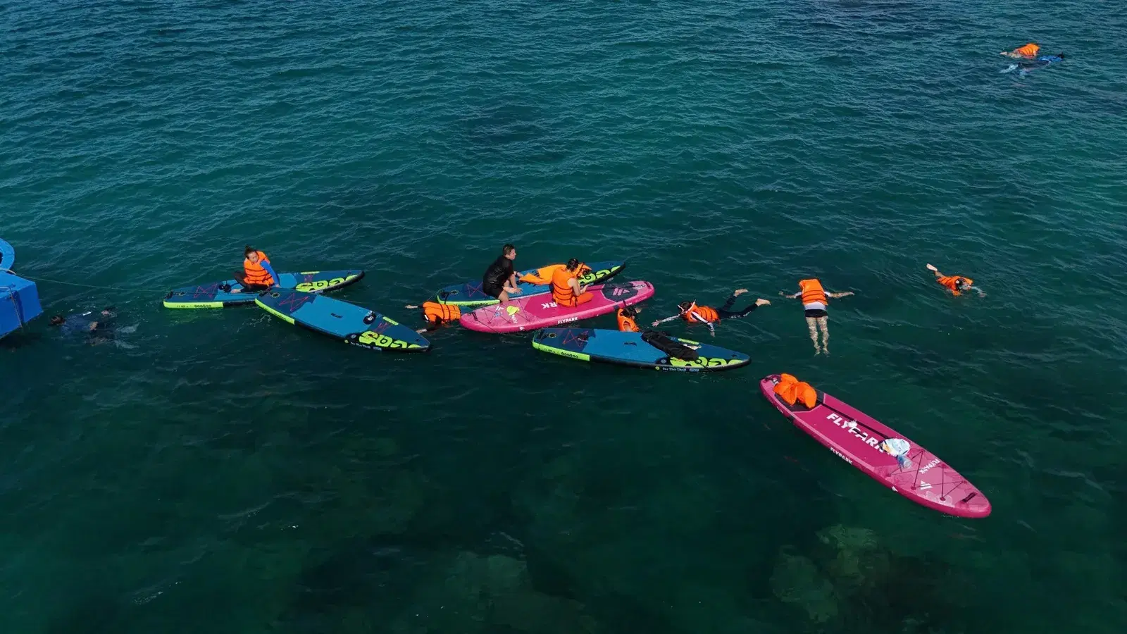 SUP và snorkeling ngoài biển